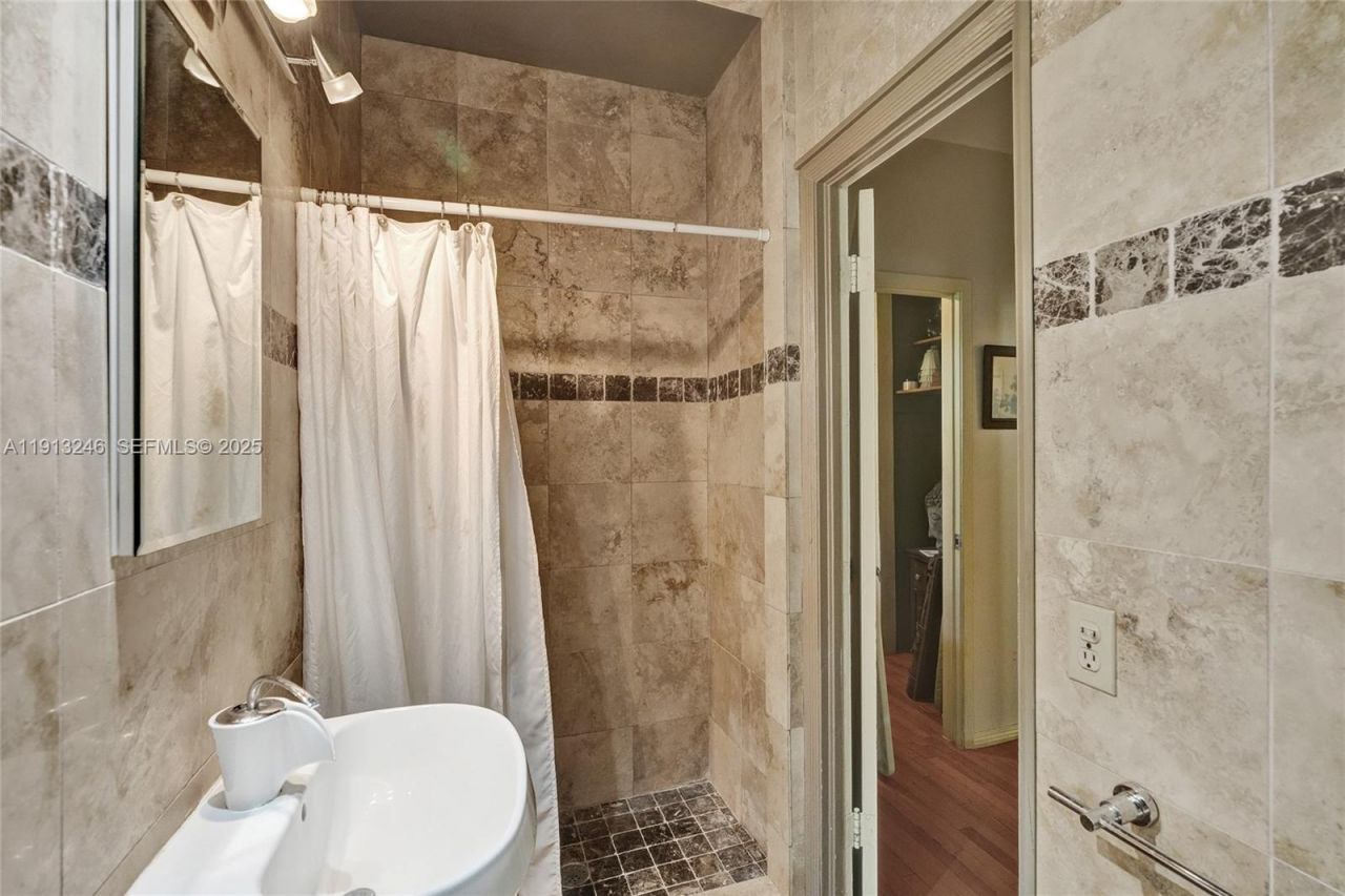 1335 Lenox Ave, Miami Beach, FL 33139 Photo