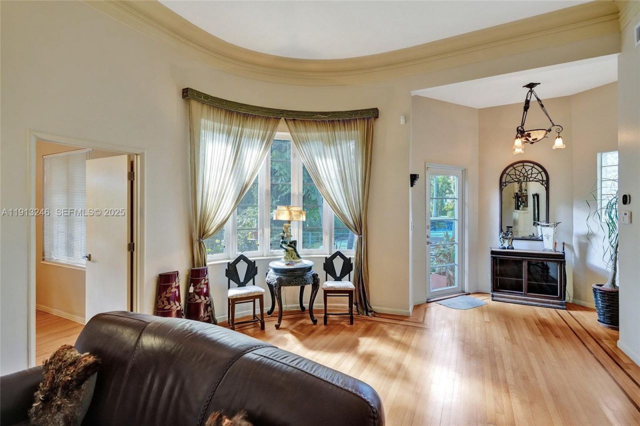 1335 Lenox Ave, Miami Beach, FL 33139 Photo