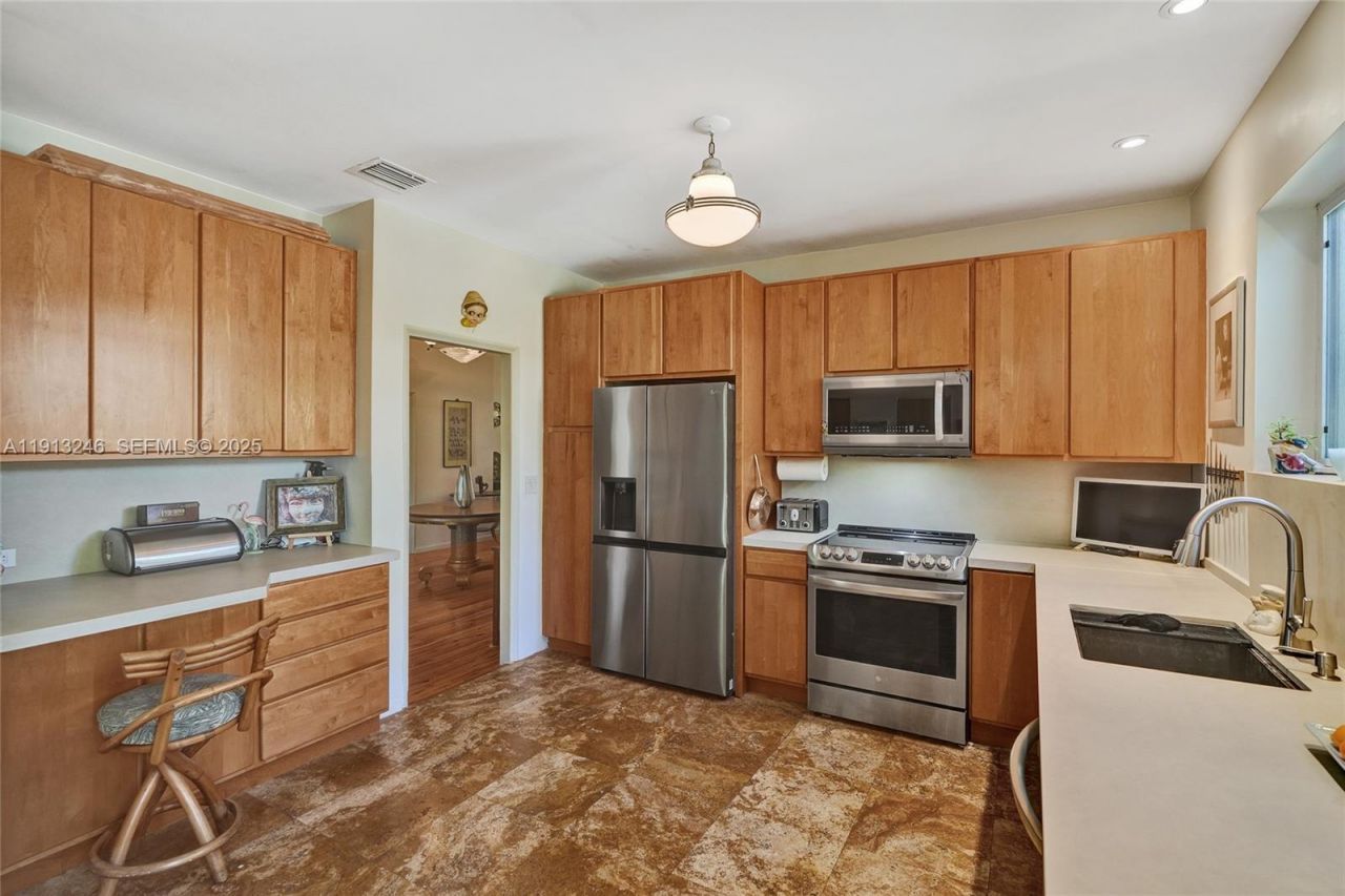 1335 Lenox Ave, Miami Beach, FL 33139 Photo