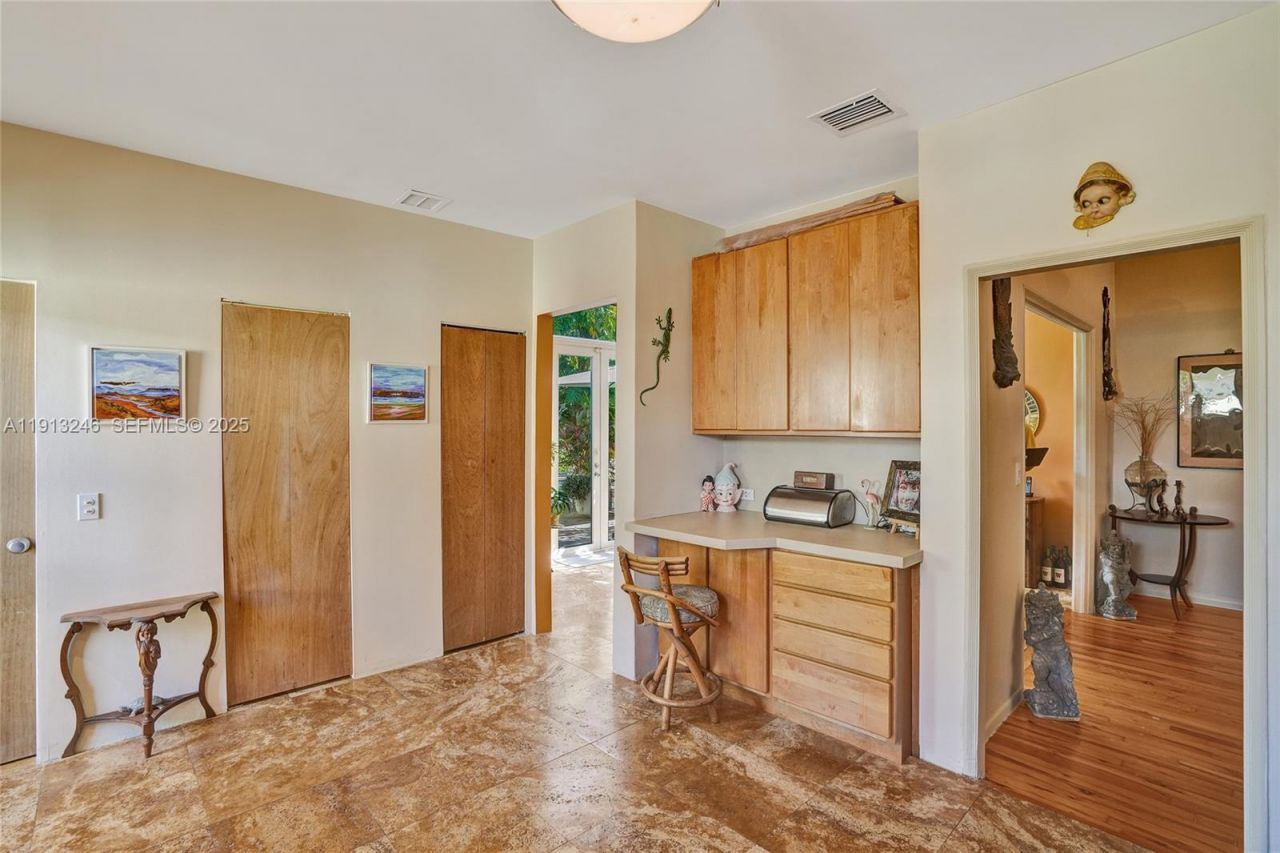 1335 Lenox Ave, Miami Beach, FL 33139 Photo