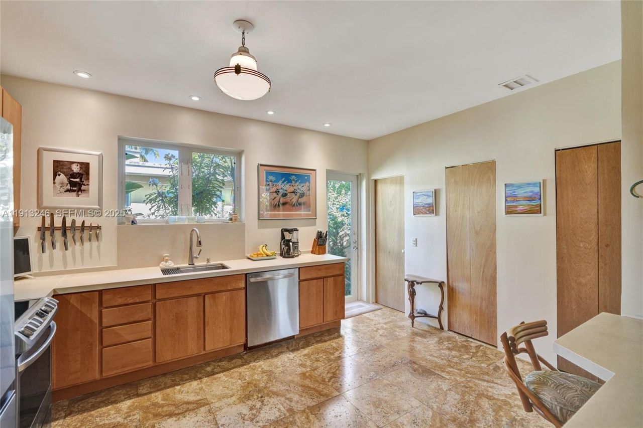 1335 Lenox Ave, Miami Beach, FL 33139 Photo