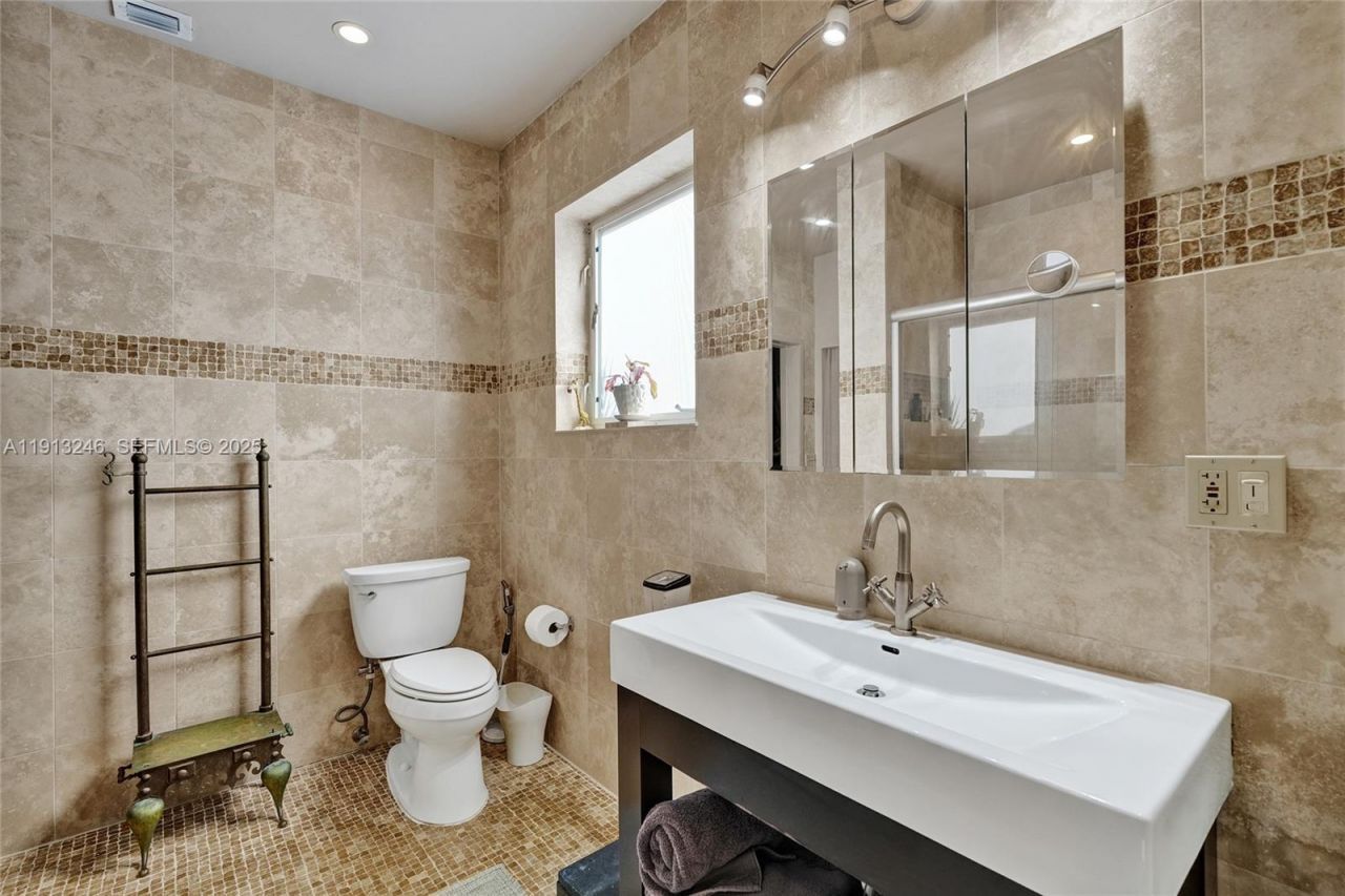 1335 Lenox Ave, Miami Beach, FL 33139 Photo