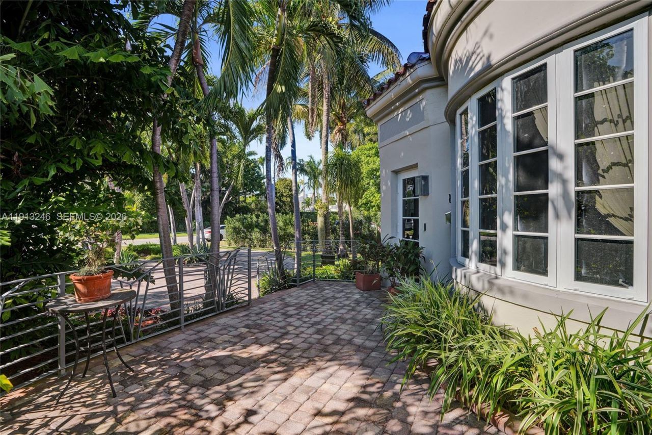 1335 Lenox Ave, Miami Beach, FL 33139 Photo