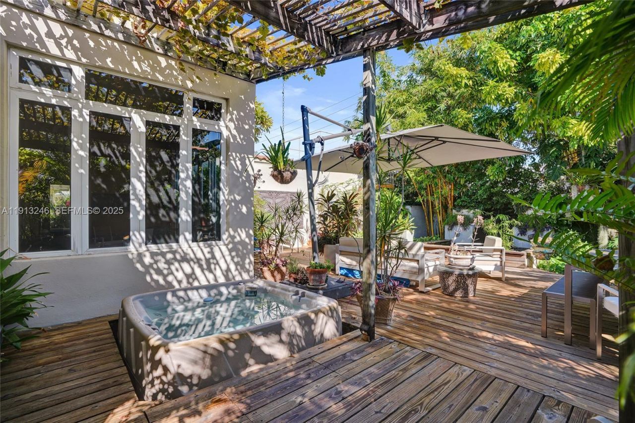 1335 Lenox Ave, Miami Beach, FL 33139 Photo