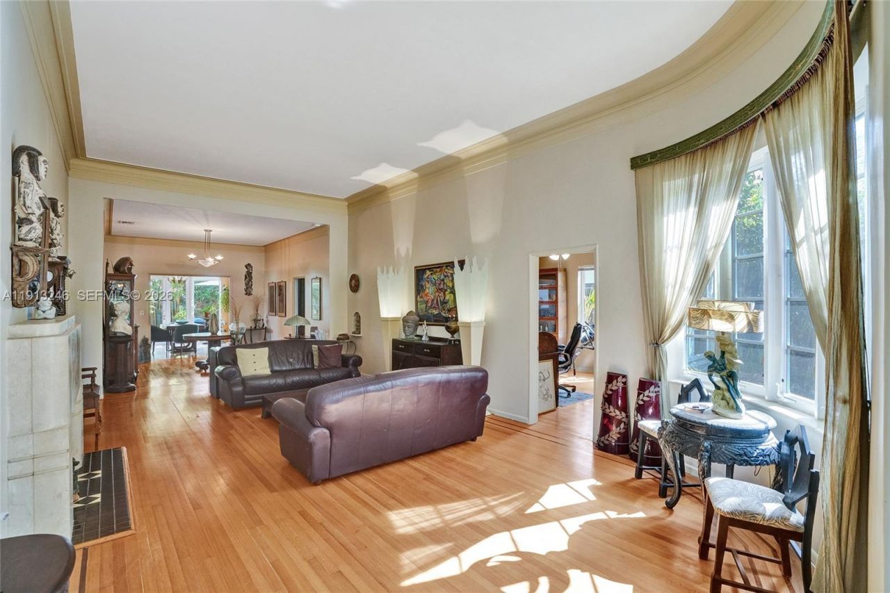 1335 Lenox Ave, Miami Beach, FL 33139 Photo