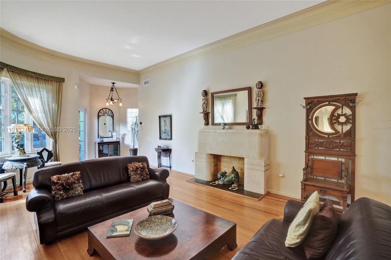 1335 Lenox Ave, Miami Beach, FL 33139 Photo