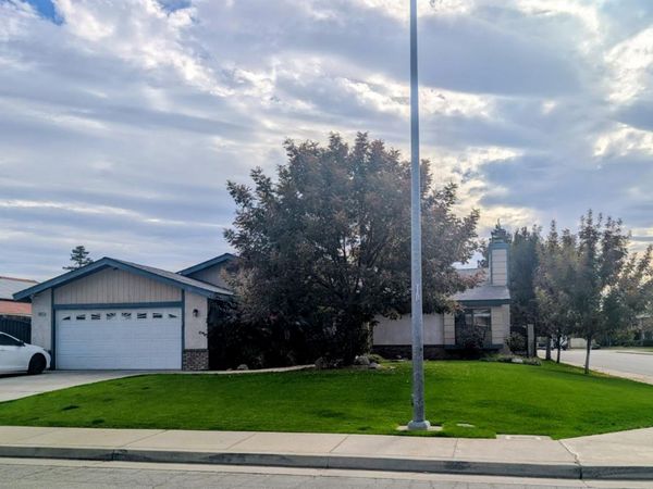 6925 Aztec Way, Bakersfield, CA 93308