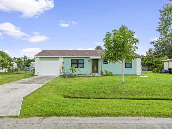 849 SE Celtic Avenue, Port Saint Lucie, FL 34983