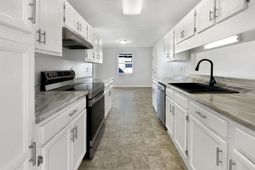 221 Salusbury Lane photo 4