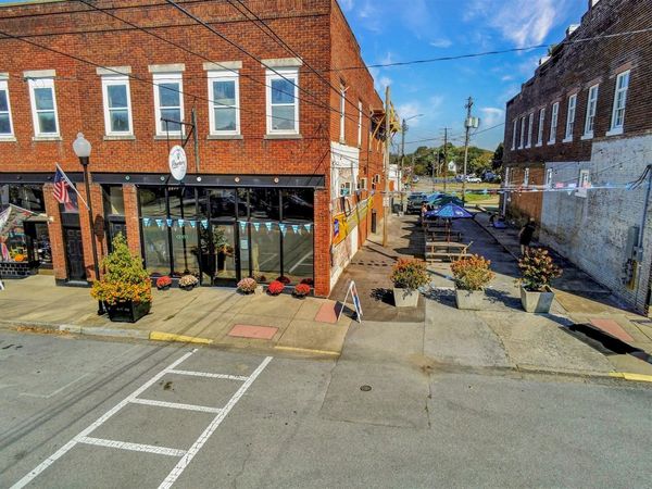 105 Broadway Street, Cave City, KY 42127