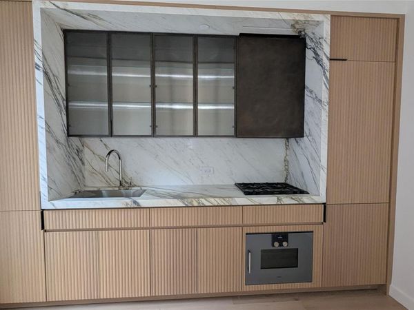 135 E 47th Street, Unit 21A, New York (Manhattan), NY 10017