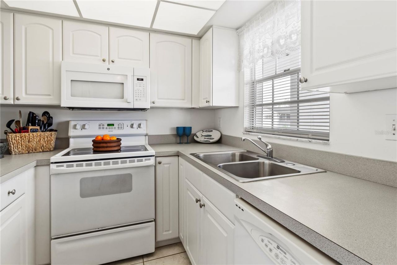 4703 1st Court W, Unit 393, Bradenton, FL 34207 Photo