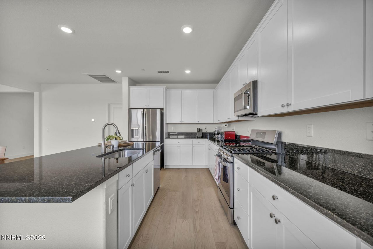 6870 Pilot Peak Road, Sparks, NV 89436 Photo