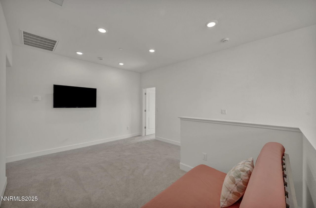 6870 Pilot Peak Road, Sparks, NV 89436 Photo