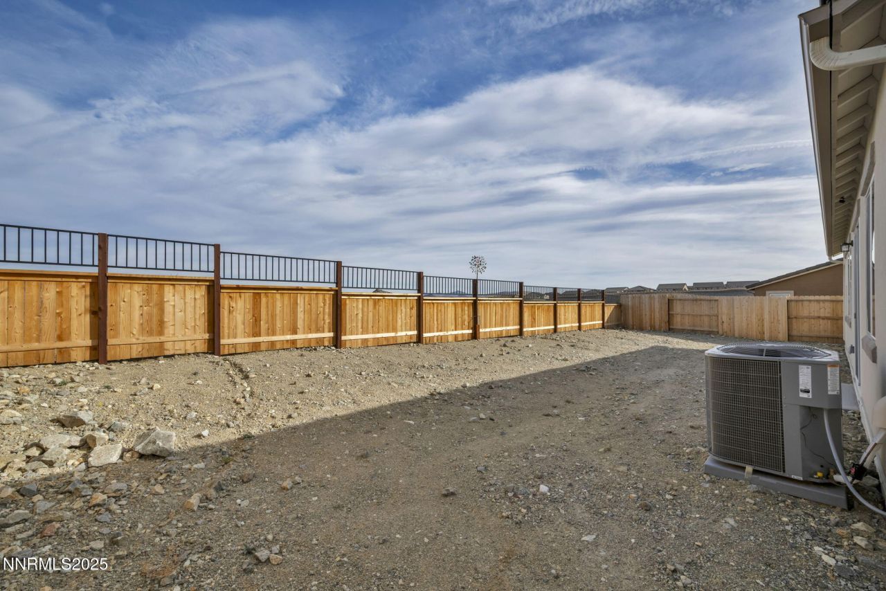 6870 Pilot Peak Road, Sparks, NV 89436 Photo