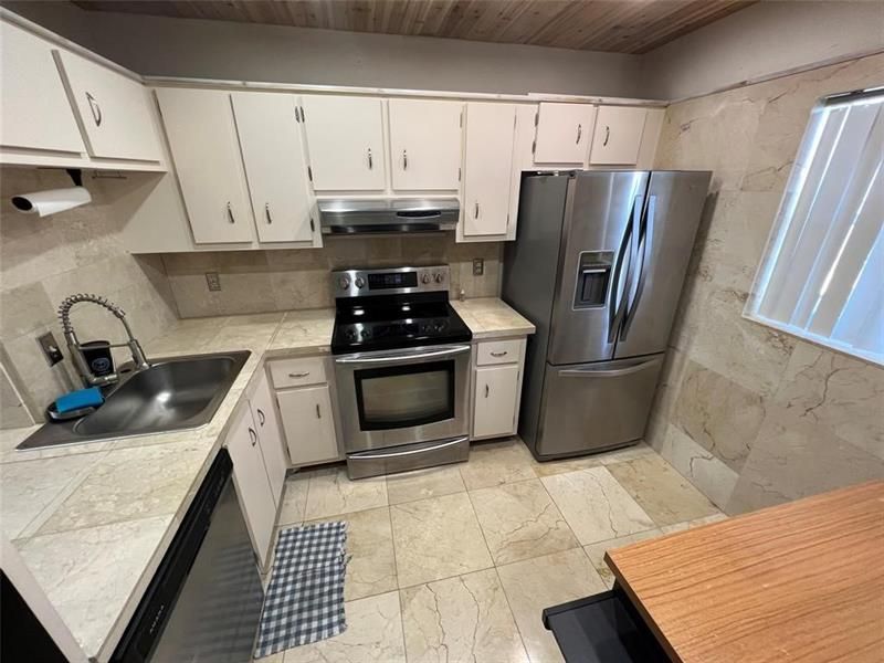 4311 Crystal Lake Drive, Unit 421, Deerfield Beach, FL 33064 Photo