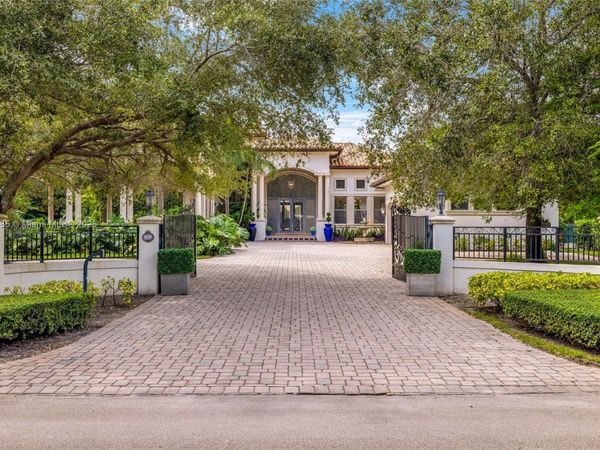 7030 SW 72nd Ct, Miami, FL 33143