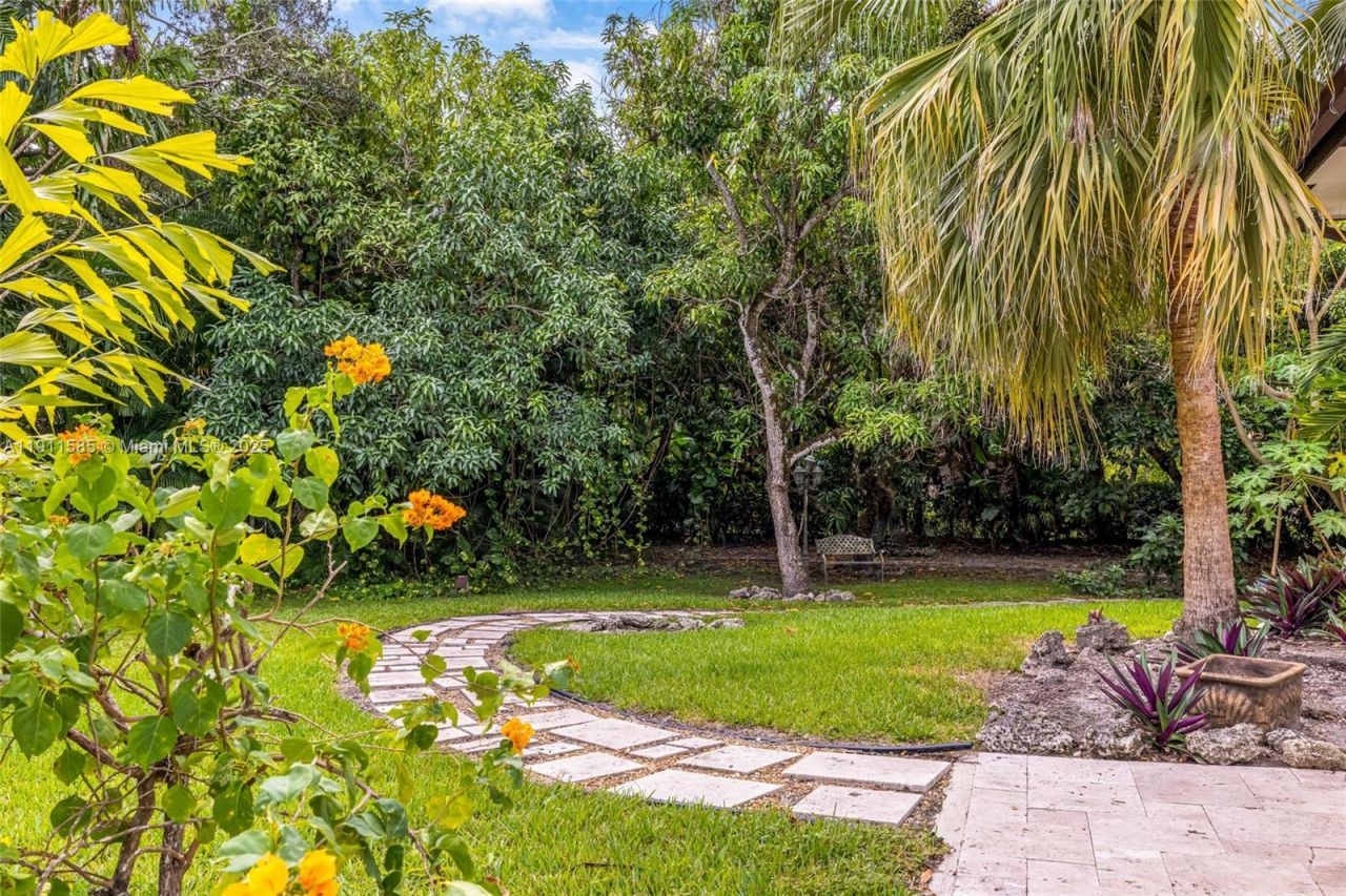 7030 SW 72nd Ct, Miami, FL 33143 Photo