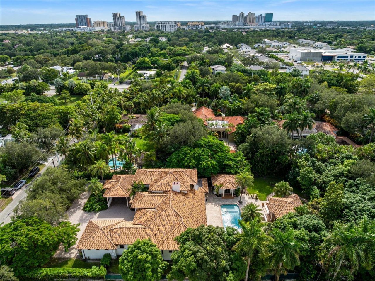 7030 SW 72nd Ct, Miami, FL 33143 Photo