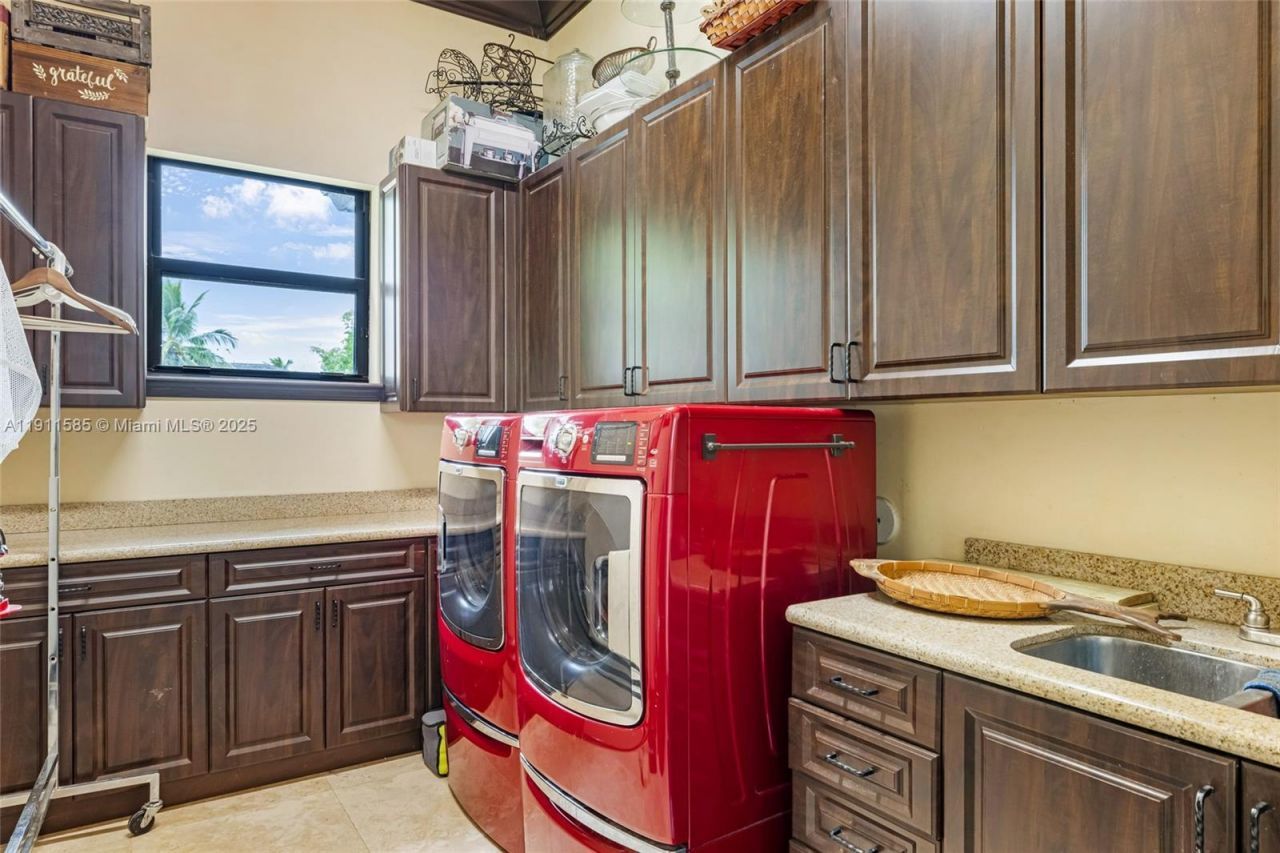 7030 SW 72nd Ct, Miami, FL 33143 Photo