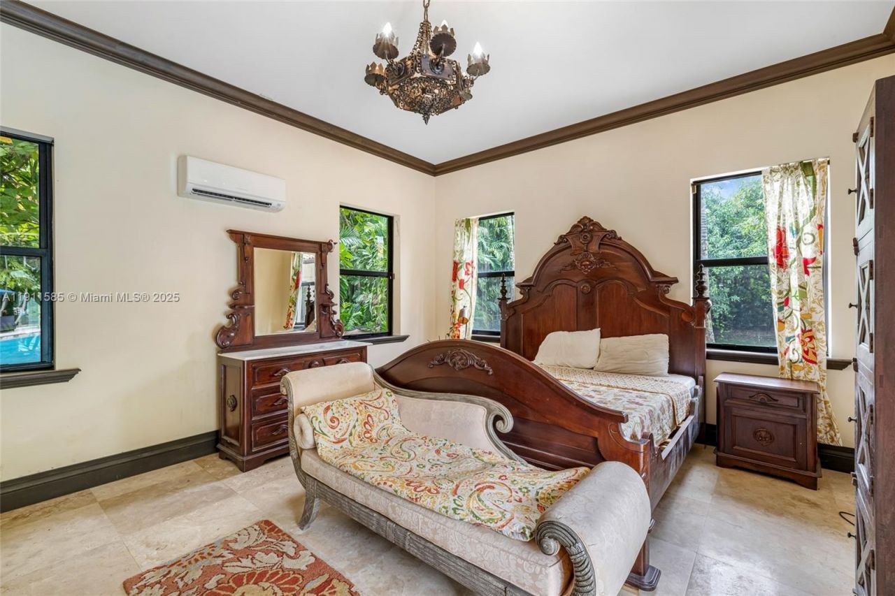 7030 SW 72nd Ct, Miami, FL 33143 Photo