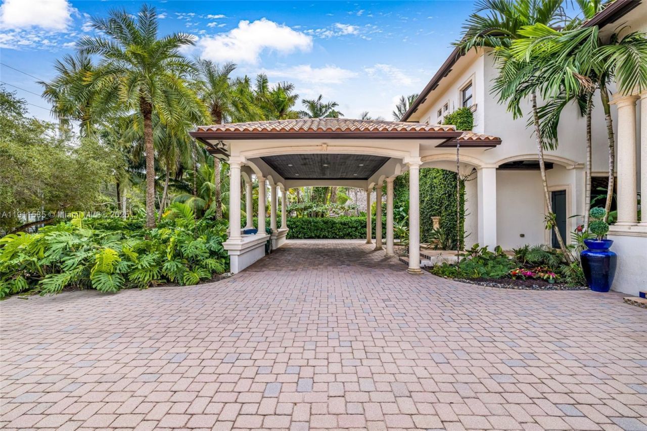 7030 SW 72nd Ct, Miami, FL 33143 Photo