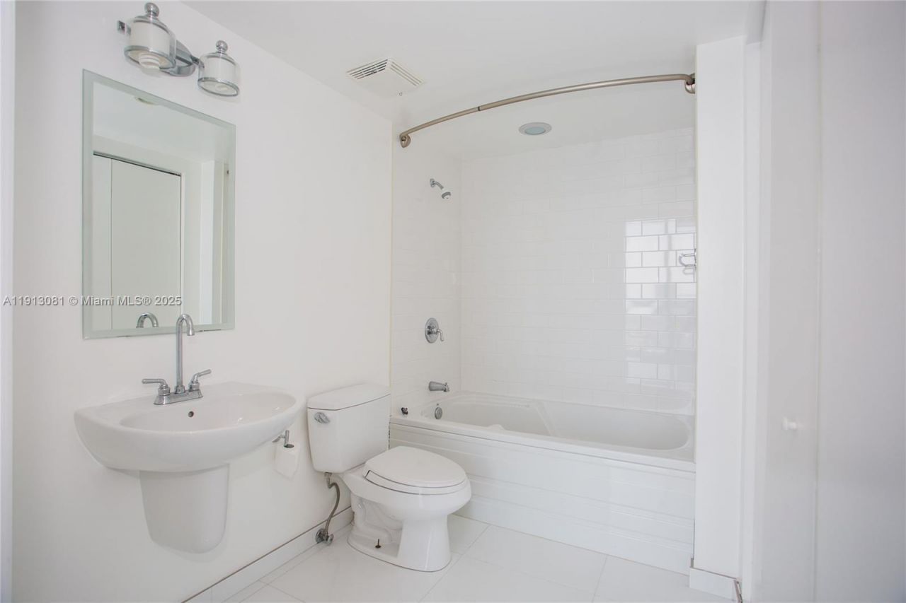 690 SW 1st Ct, Unit PHI20, Miami, FL 33130 Photo