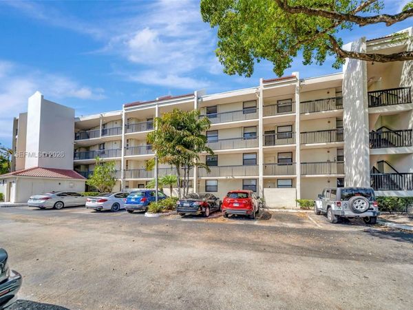 117 Lake Emerald Dr, Unit 408, Oakland Park, FL 33309