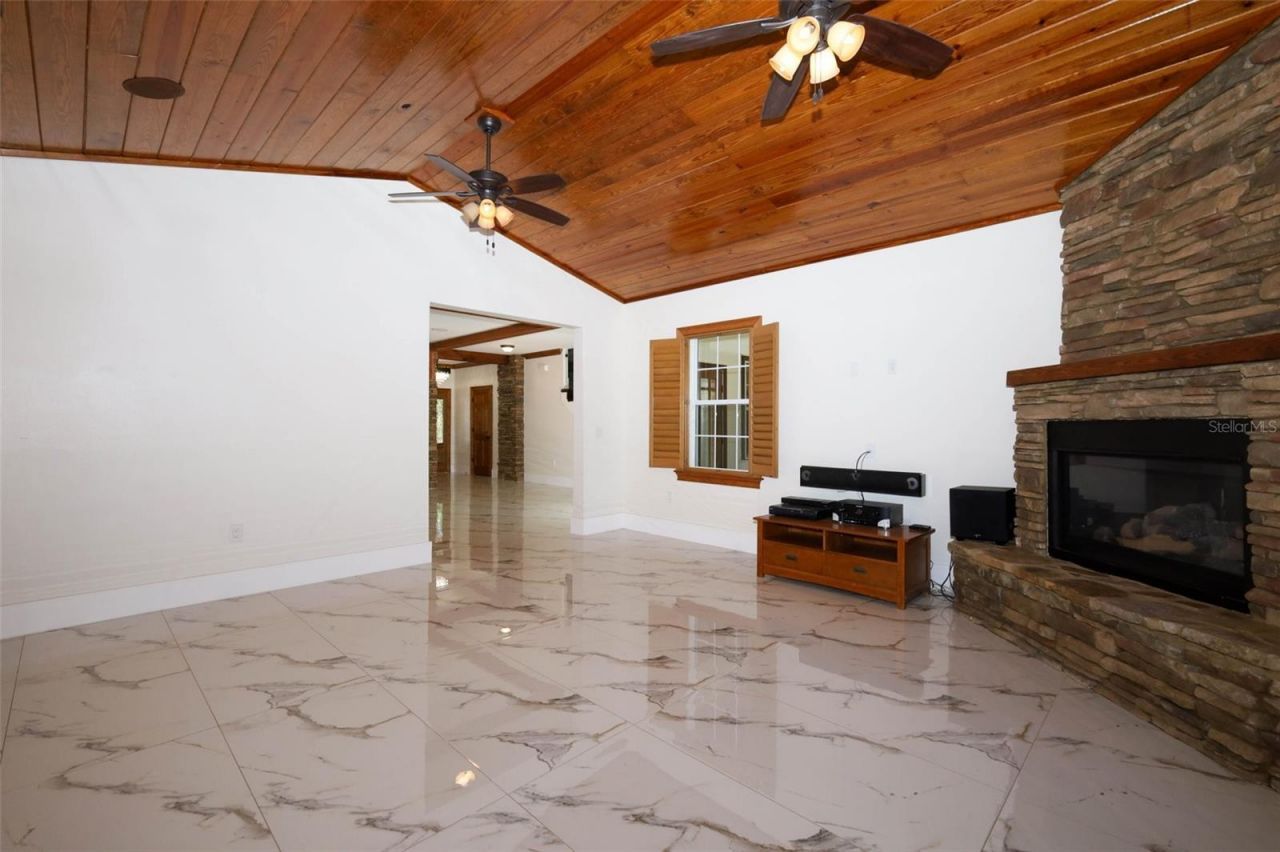 27012 Grand Oak Lane, Tavares, FL 32778 Photo