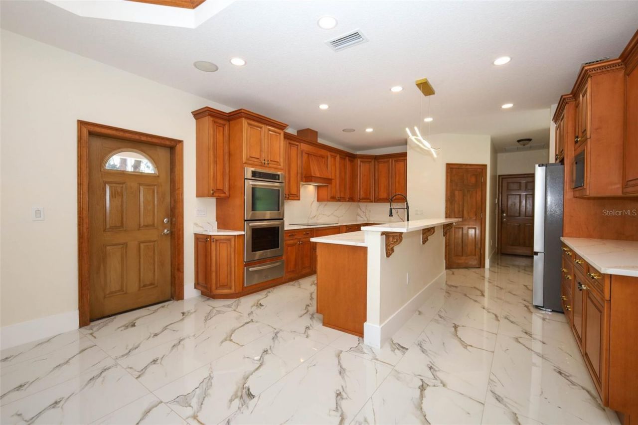 27012 Grand Oak Lane, Tavares, FL 32778 Photo