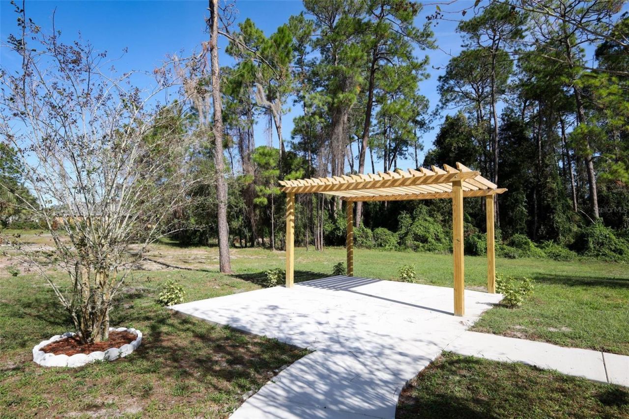 27012 Grand Oak Lane, Tavares, FL 32778 Photo