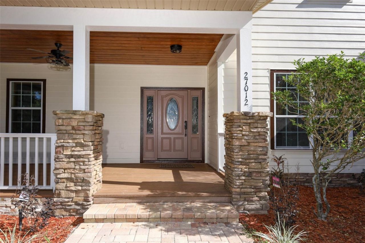 27012 Grand Oak Lane, Tavares, FL 32778 Photo