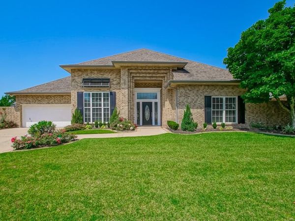 26 OAK ALLEY Boulevard, Marrero, LA 70072