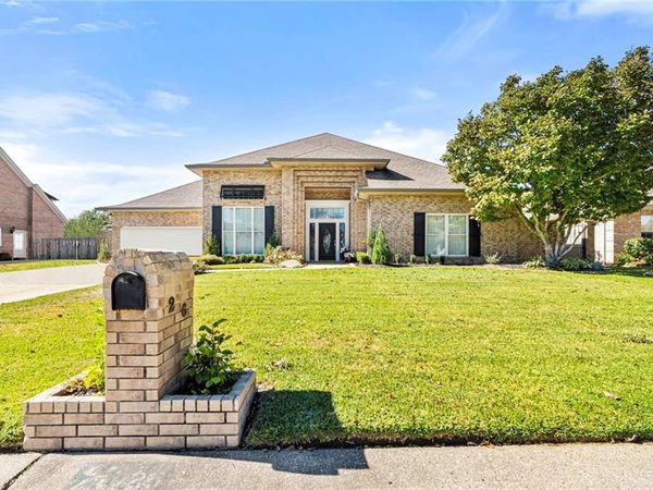 26 OAK ALLEY Boulevard, Marrero, LA 70072