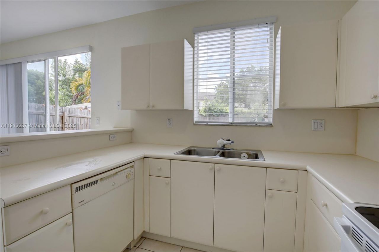 7341 NW 174th Ter, Unit 107, Hialeah, FL 33015 Photo