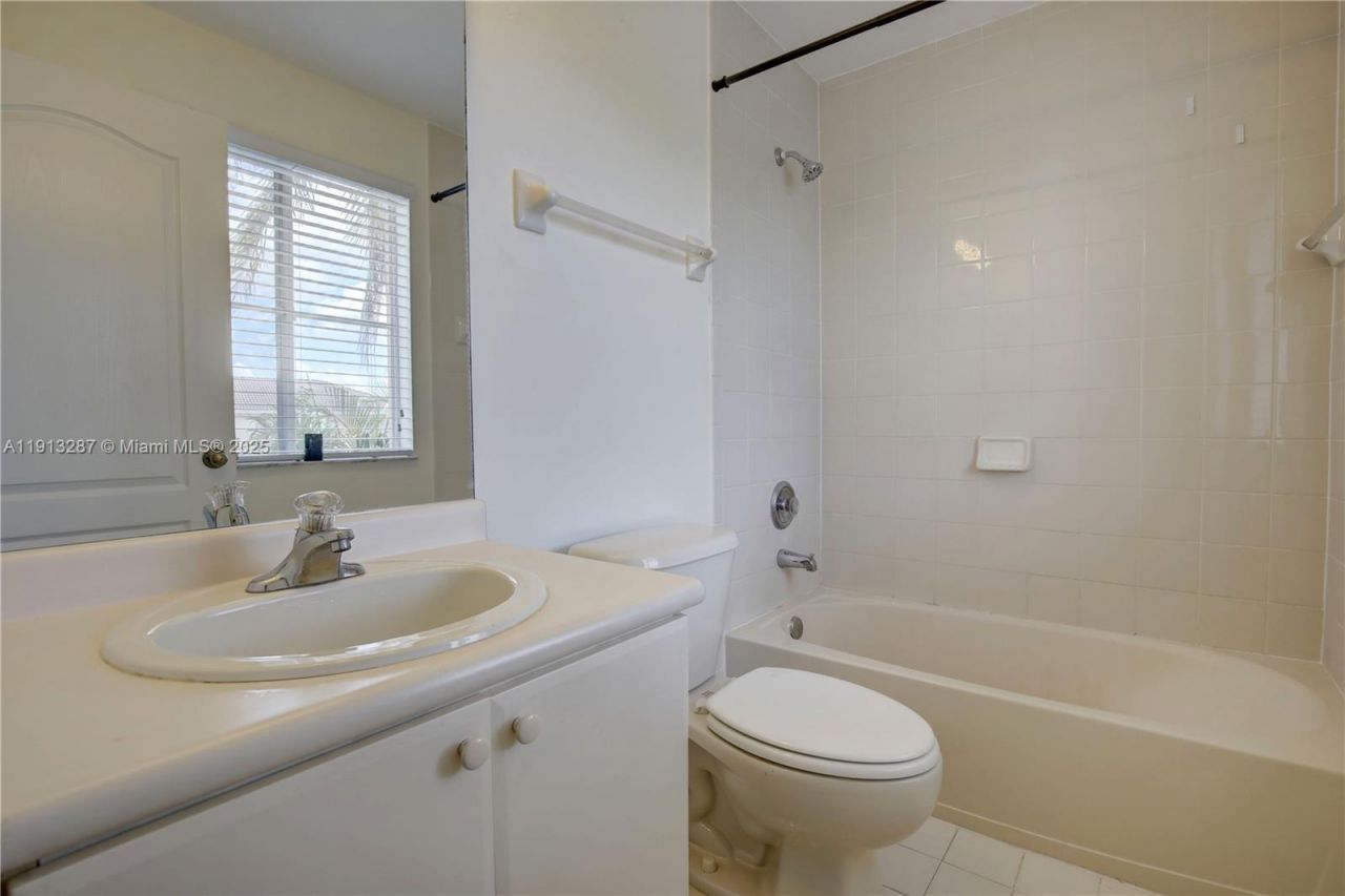 7341 NW 174th Ter, Unit 107, Hialeah, FL 33015 Photo