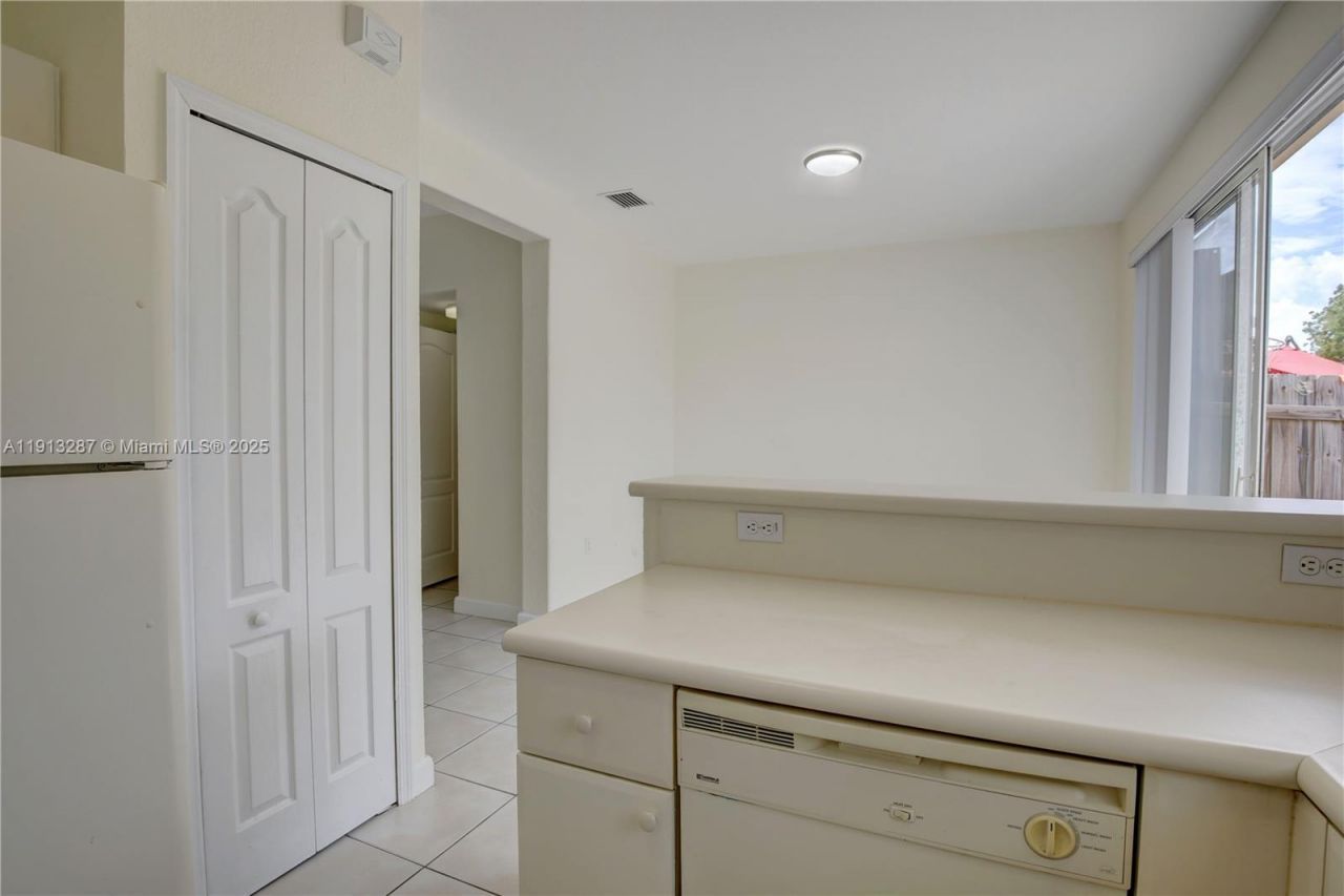 7341 NW 174th Ter, Unit 107, Hialeah, FL 33015 Photo