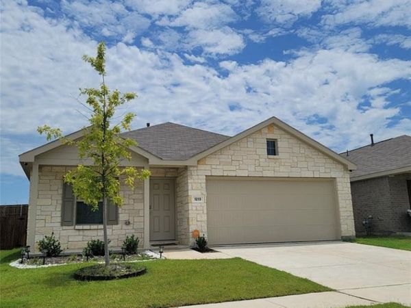 1213 Wildflower Street, Ennis, TX 75119