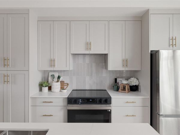 2536 Shelbourne St, Unit 8, Victoria, BC V8R 4L5