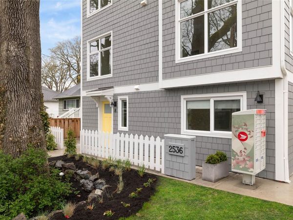 2536 Shelbourne St, Unit 8, Victoria, BC V8R 4L5