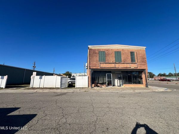 100 Elizabeth Street, Picayune, MS 39466