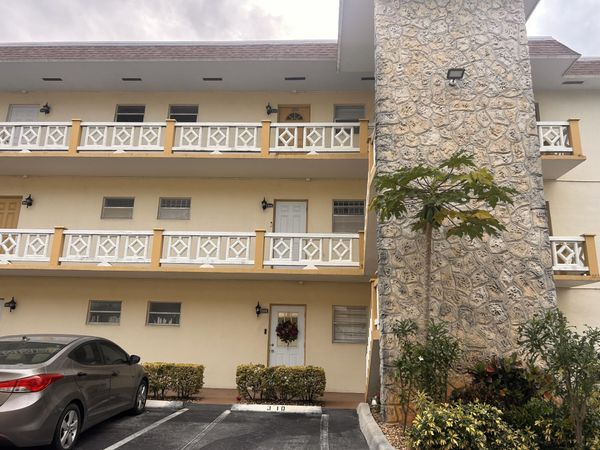 5111 W Oakland Park Boulevard, Unit 302, Lauderdale Lakes, FL 33313