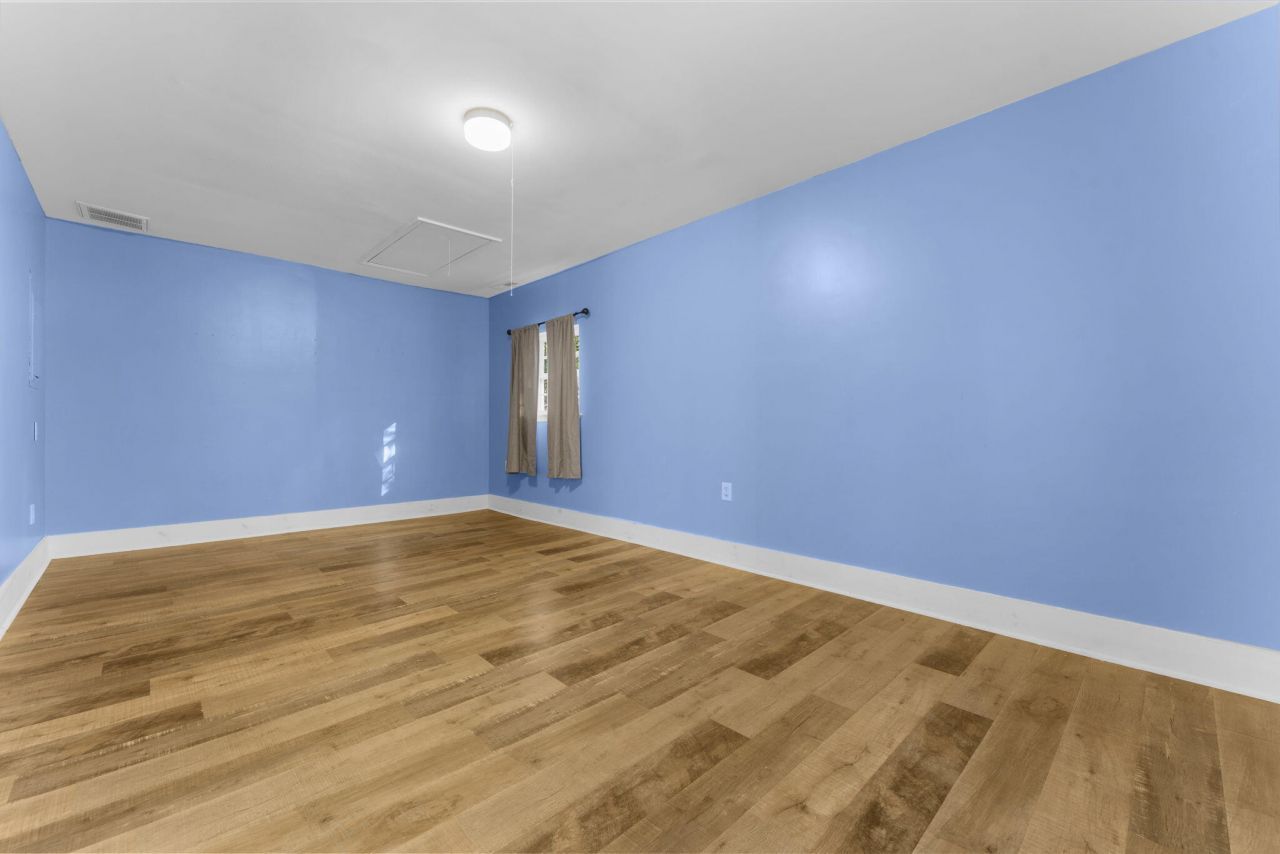 300 Logan Drive Photo 20