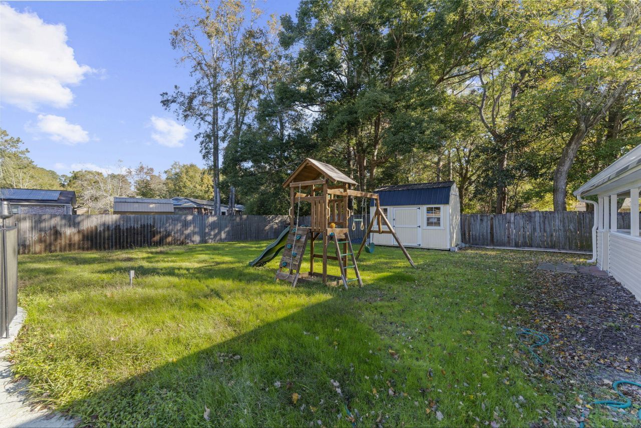 300 Logan Drive Photo 38