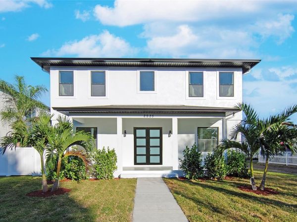 2925 13th St N, St Petersburg, FL 33704