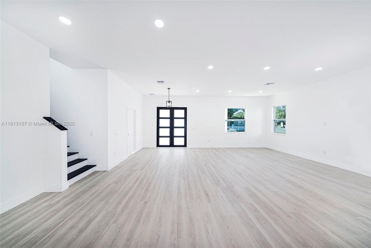 2925 13th St N, Saint Petersburg, FL 33704 Photo