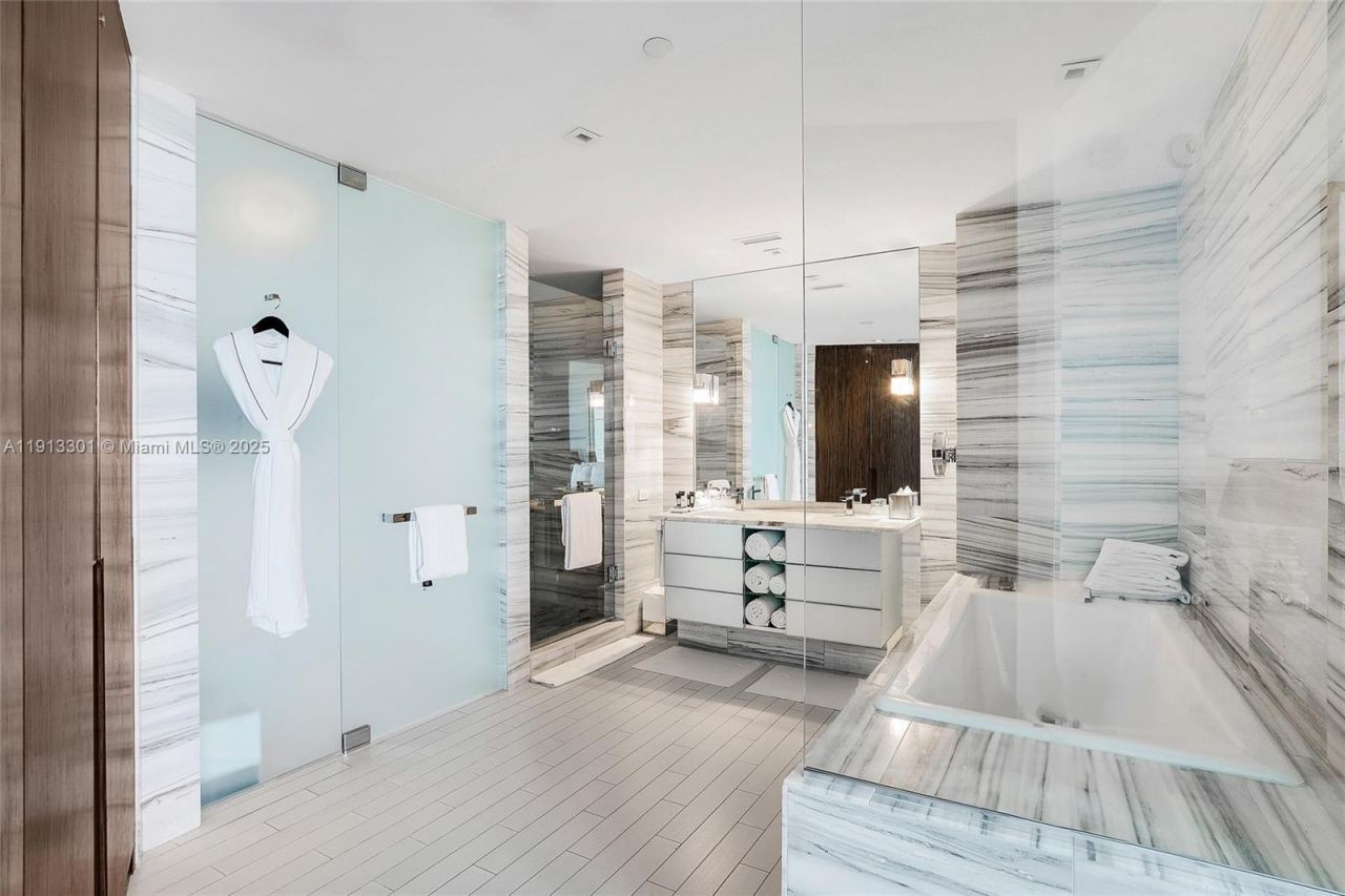 2201 Collins Ave, Unit 431, Miami Beach, FL 33139 Photo