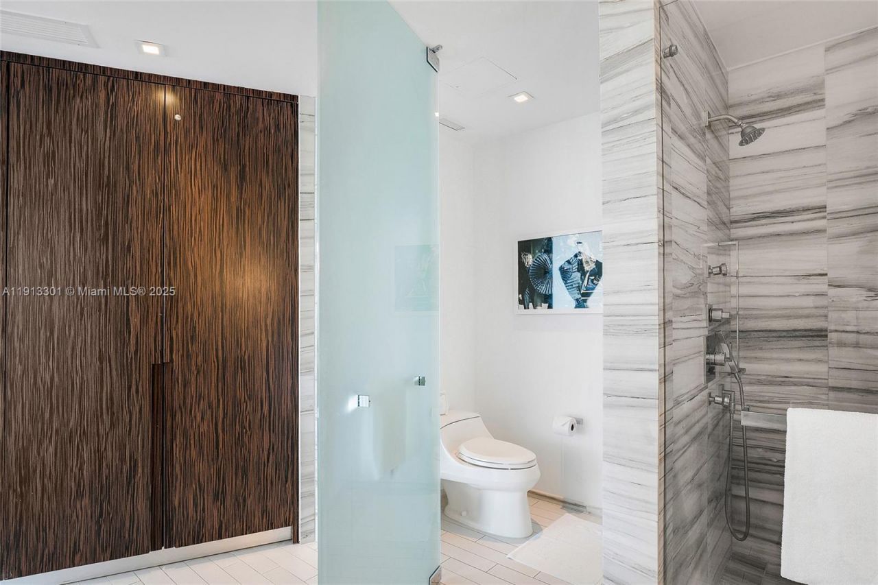 2201 Collins Ave, Unit 431, Miami Beach, FL 33139 Photo