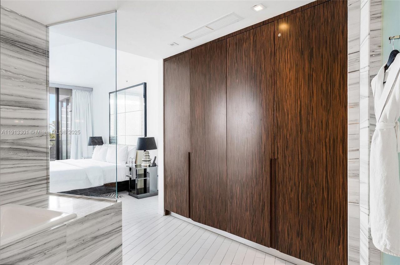 2201 Collins Ave, Unit 431, Miami Beach, FL 33139 Photo