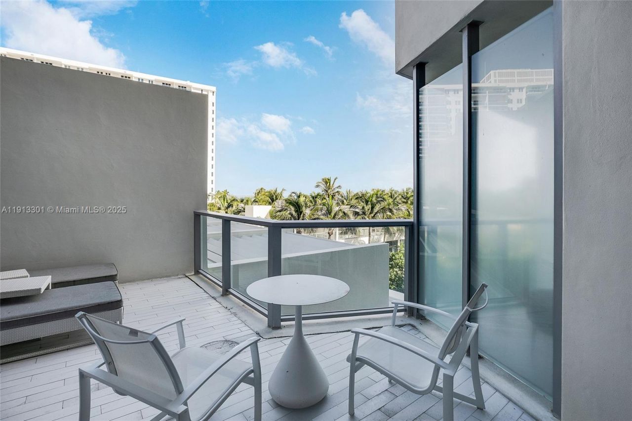 2201 Collins Ave, Unit 431, Miami Beach, FL 33139 Photo